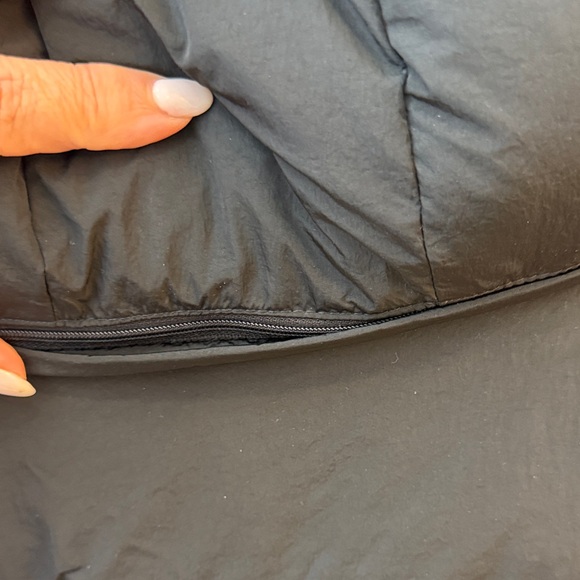 Good American GOOD AMERICAN CROPPED PUFFER JACKET Size 2 - Picture 6 of 7